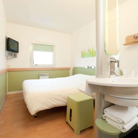 Ibis Budget Saint-Quentin Centre Gare Buitenkant foto
