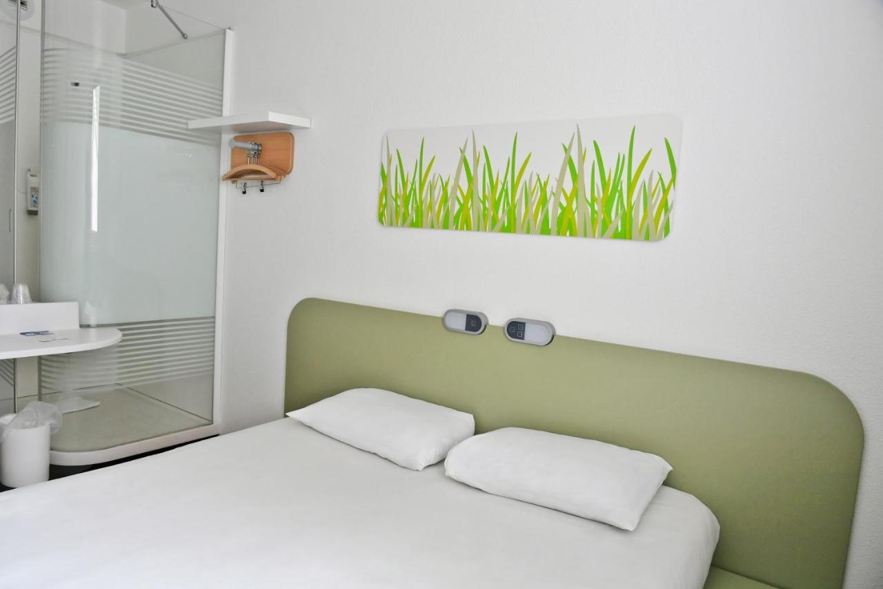 Ibis Budget Saint-Quentin Centre Gare Buitenkant foto