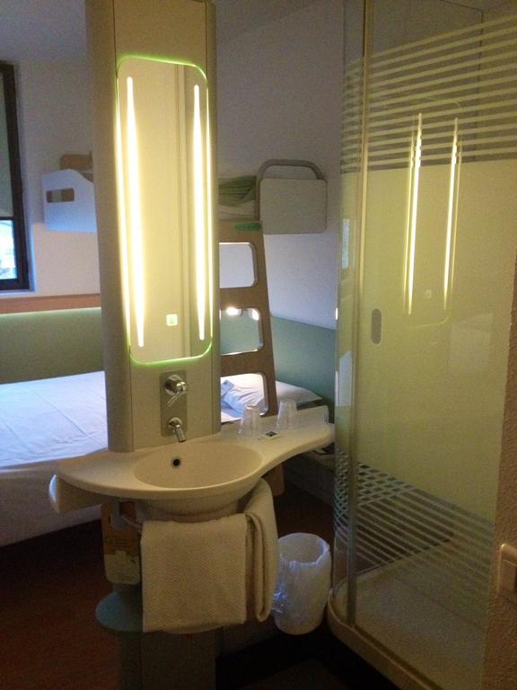 Ibis Budget Saint-Quentin Centre Gare Buitenkant foto