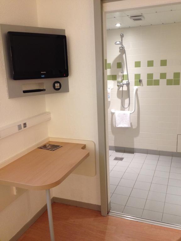 Ibis Budget Saint-Quentin Centre Gare Buitenkant foto