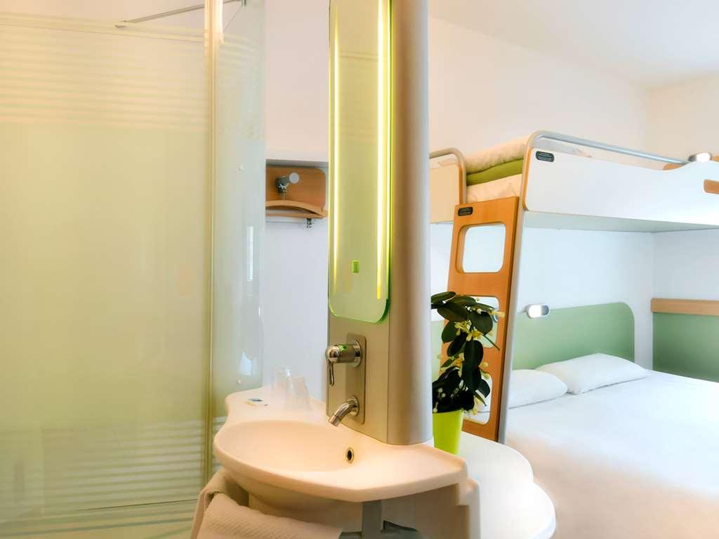 Ibis Budget Saint-Quentin Centre Gare Buitenkant foto