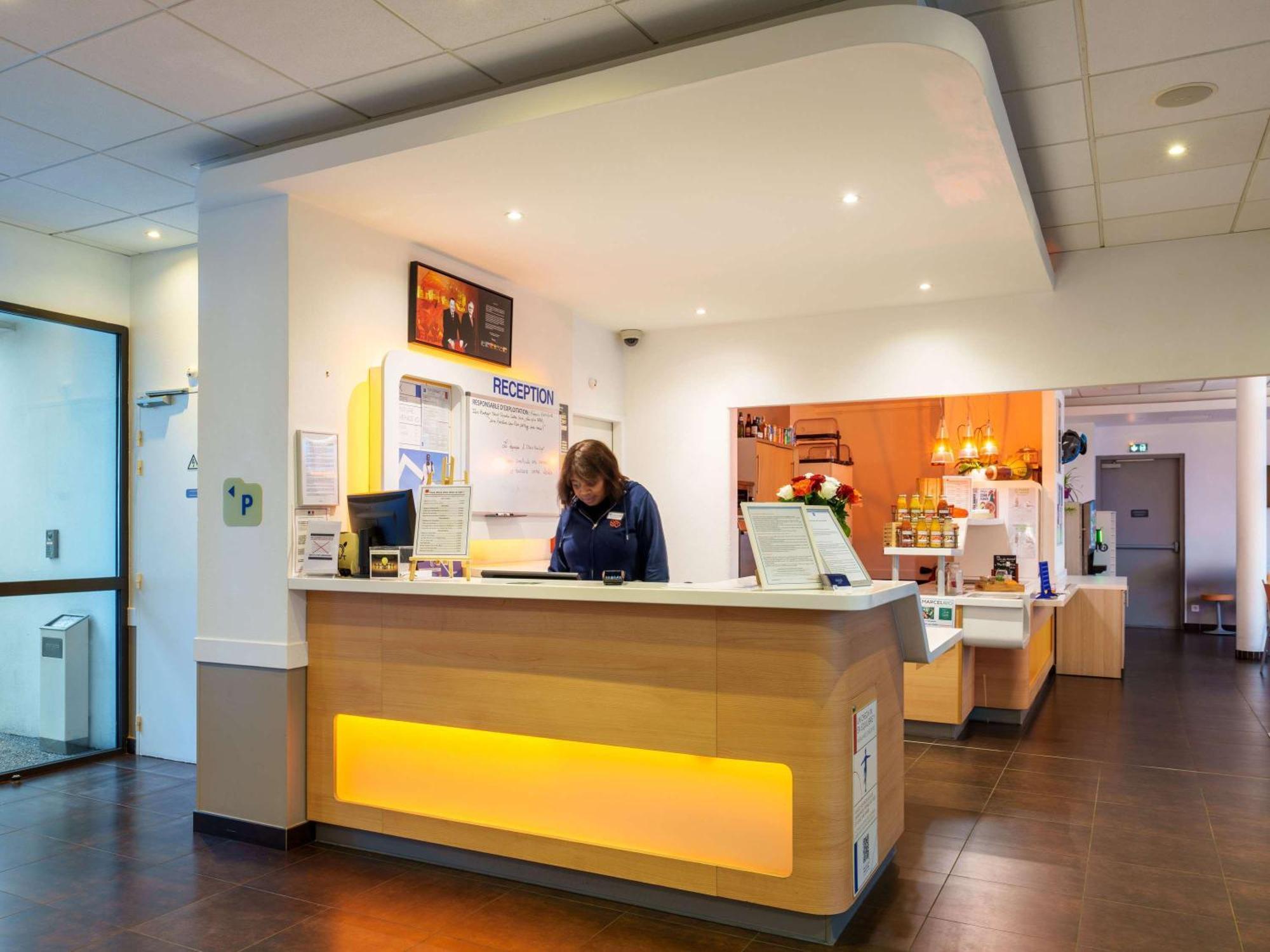 Ibis Budget Saint-Quentin Centre Gare Buitenkant foto