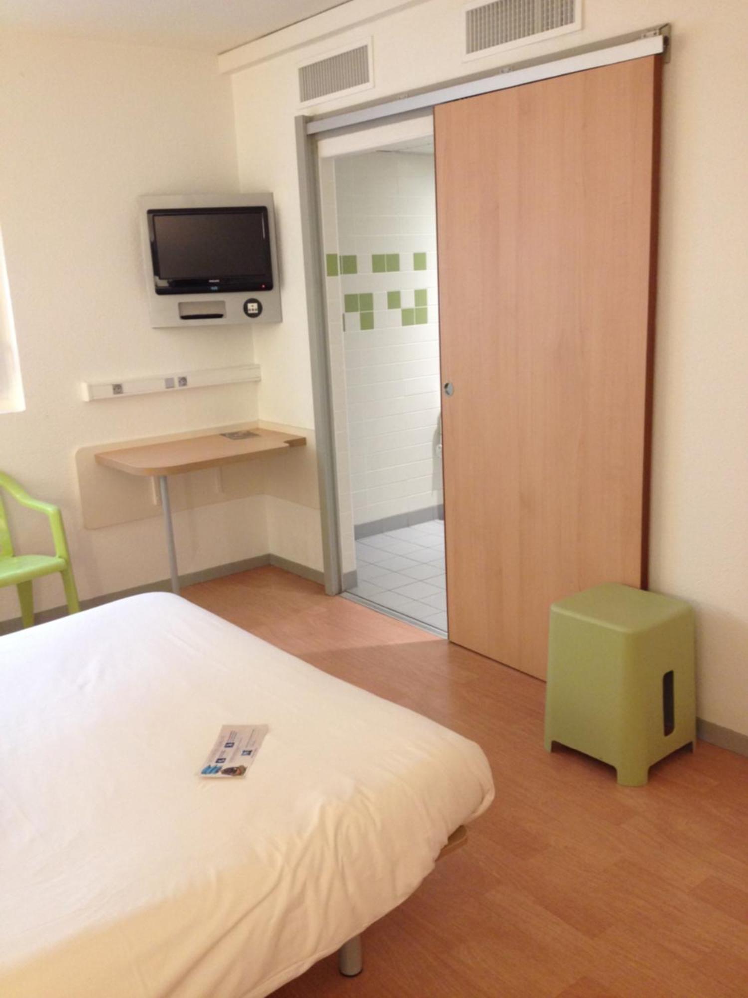 Ibis Budget Saint-Quentin Centre Gare Buitenkant foto