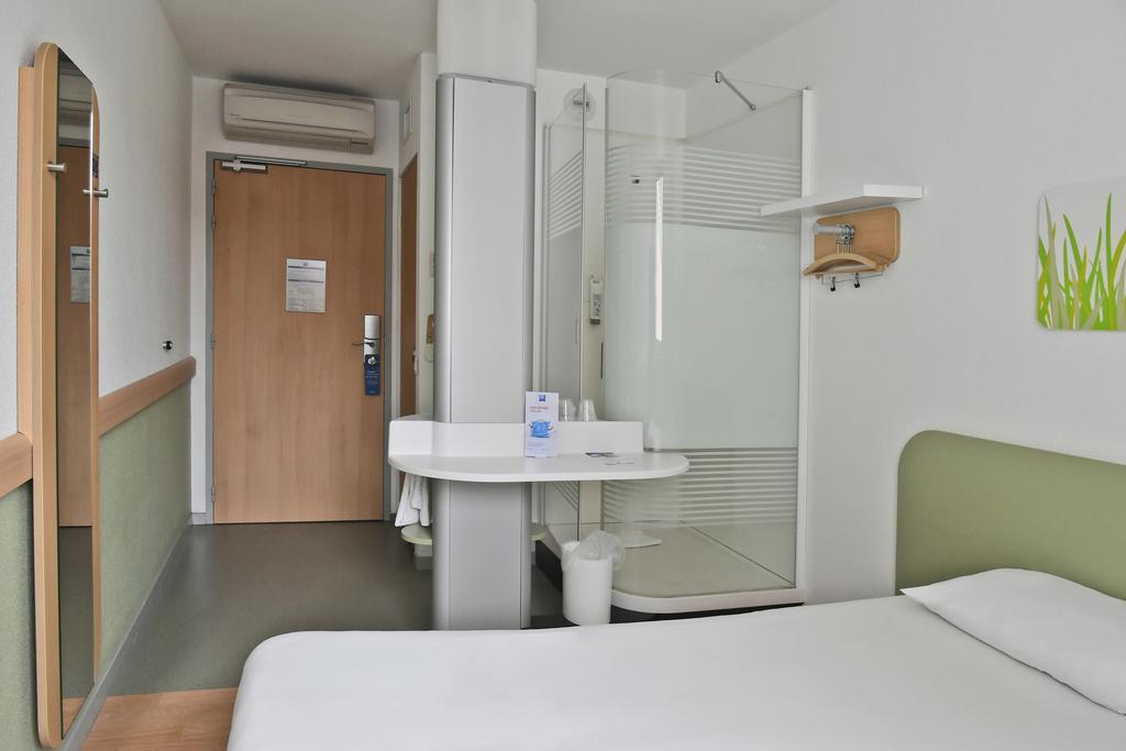 Ibis Budget Saint-Quentin Centre Gare Buitenkant foto