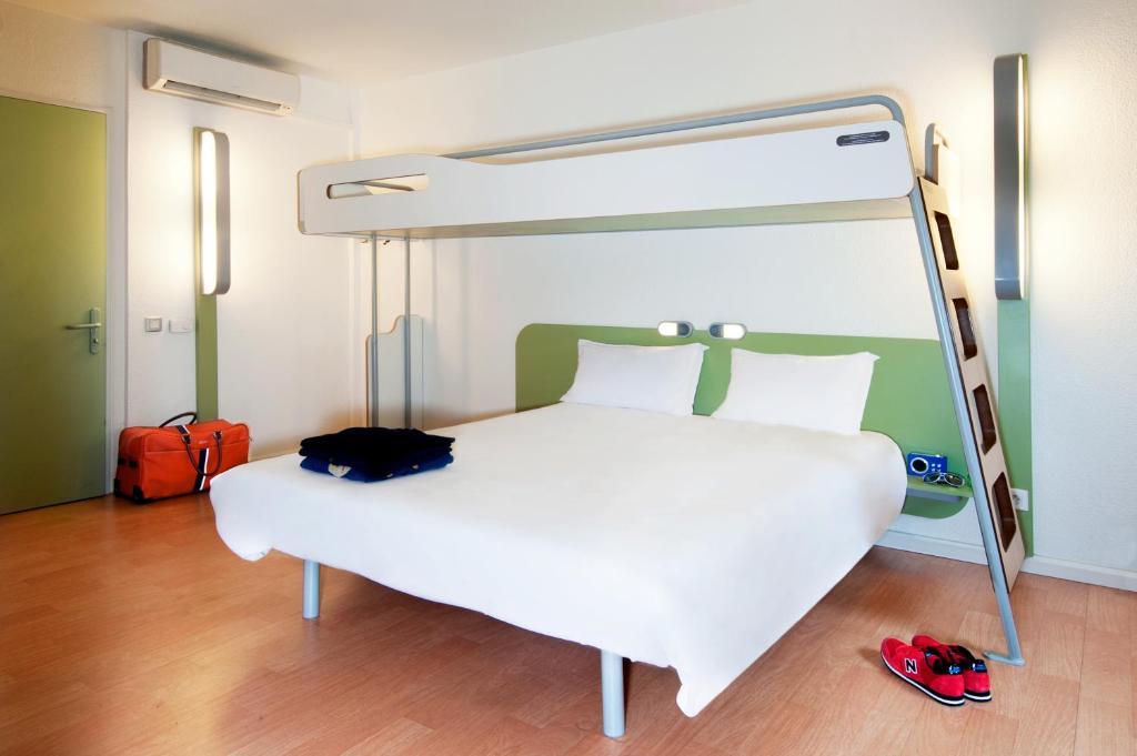 Ibis Budget Saint-Quentin Centre Gare Buitenkant foto