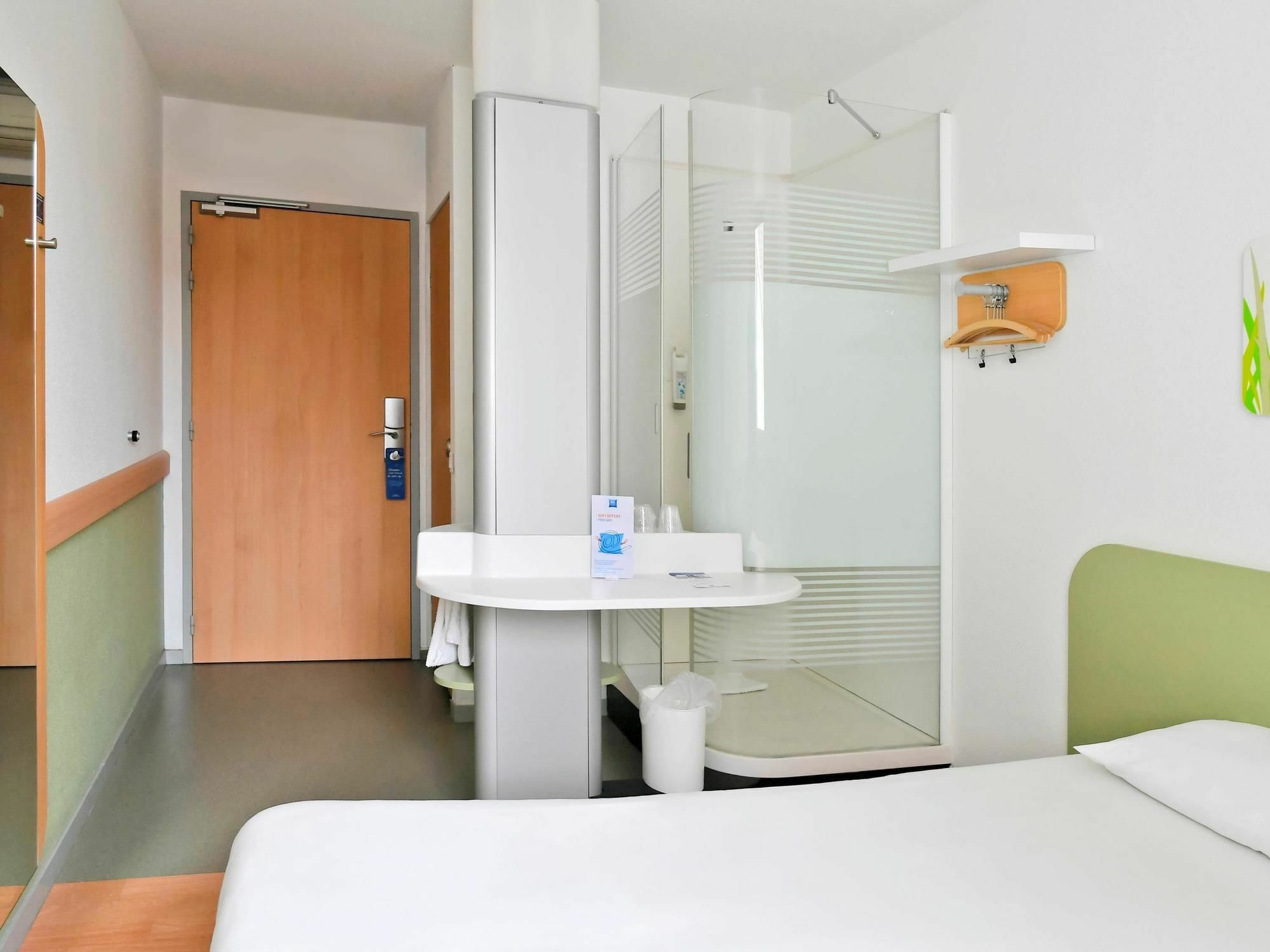 Ibis Budget Saint-Quentin Centre Gare Hotel Buitenkant foto