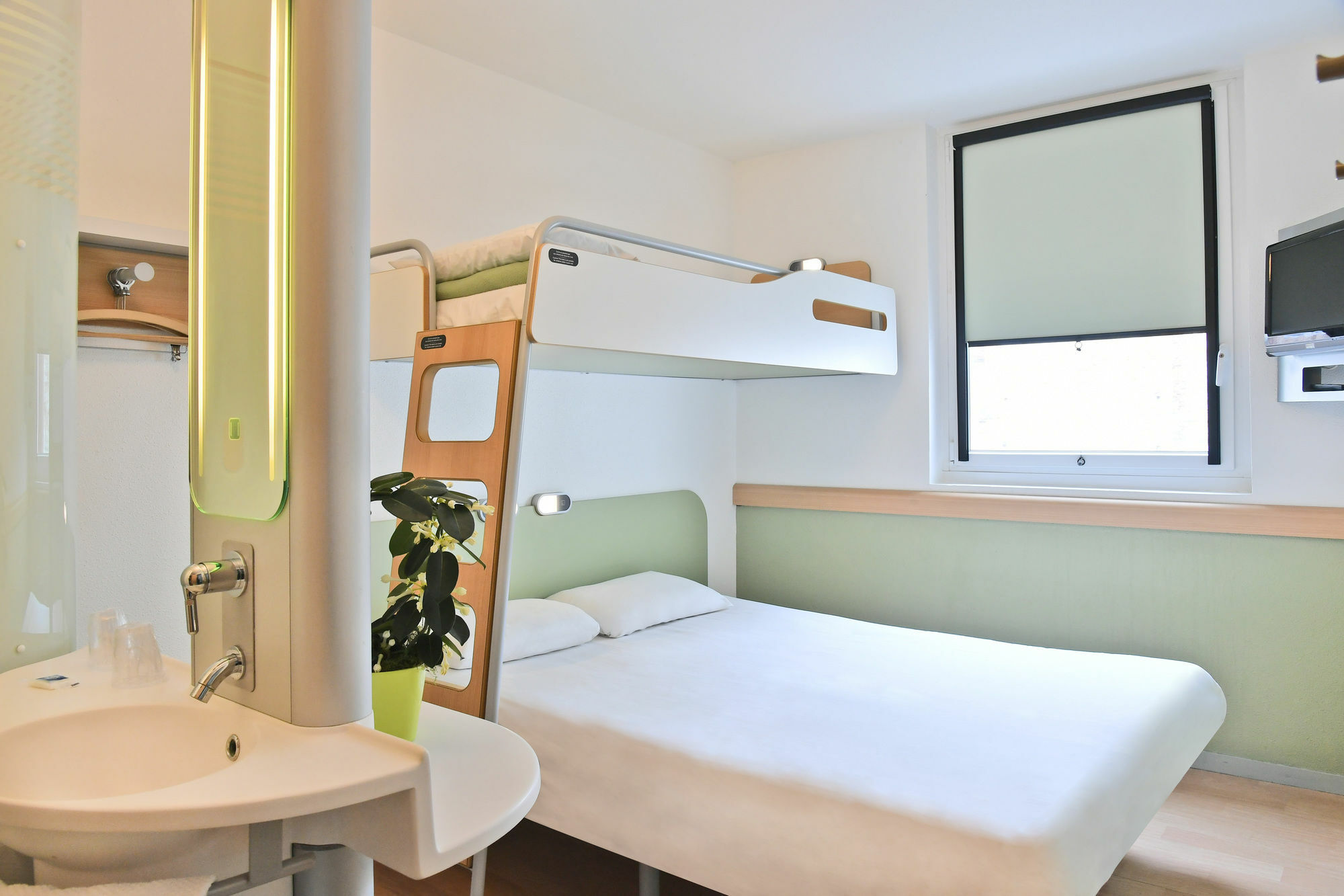 Ibis Budget Saint-Quentin Centre Gare Buitenkant foto