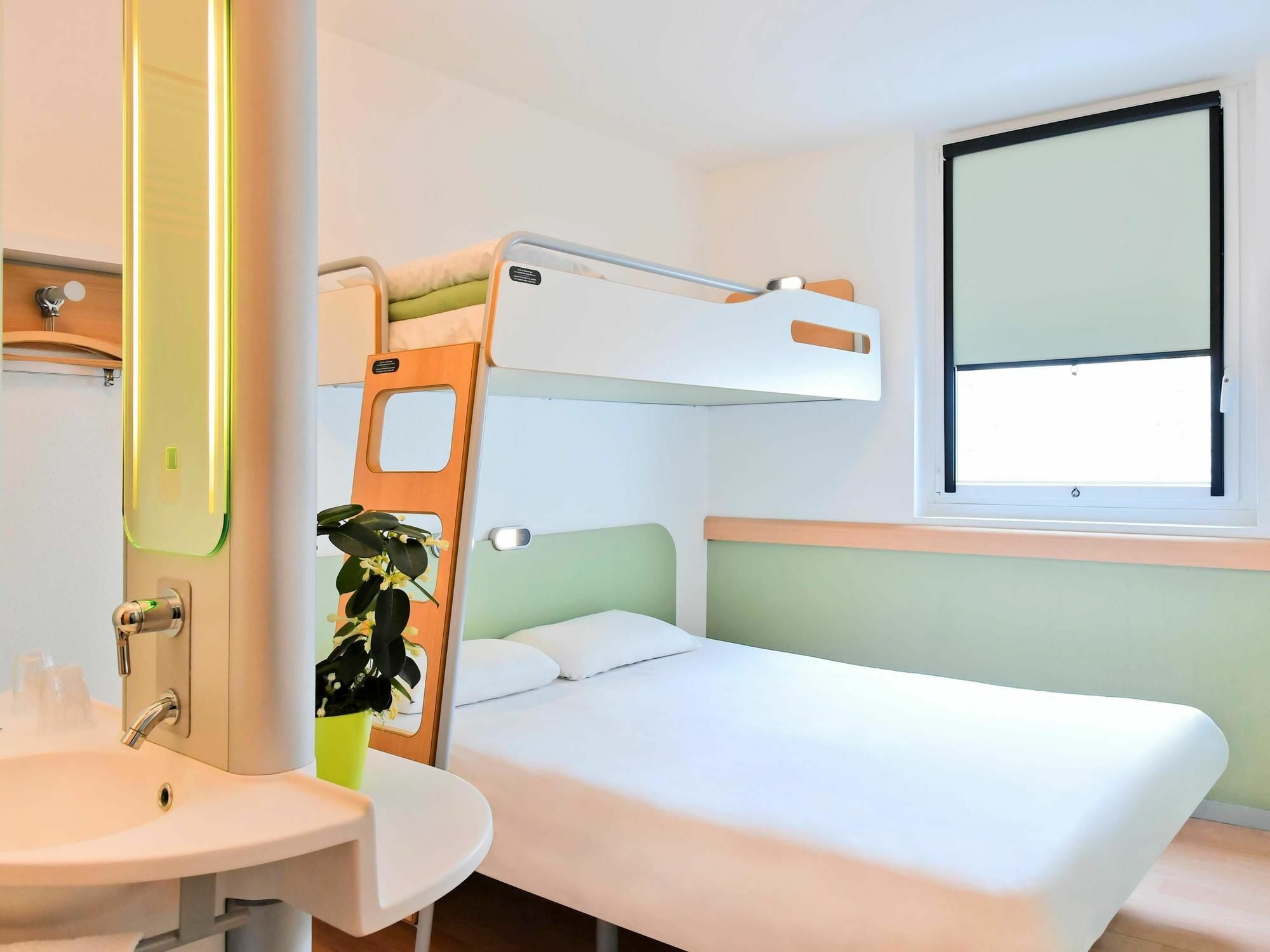 Ibis Budget Saint-Quentin Centre Gare Buitenkant foto